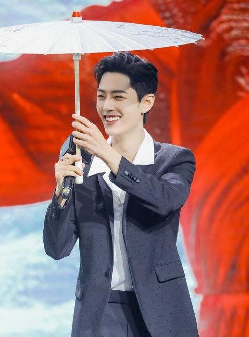 肖战最新有网友爆料,肖战新恋情曝光？网友爆料引发热议